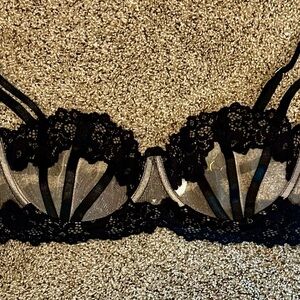 Chic Black Lace Underwire Bra